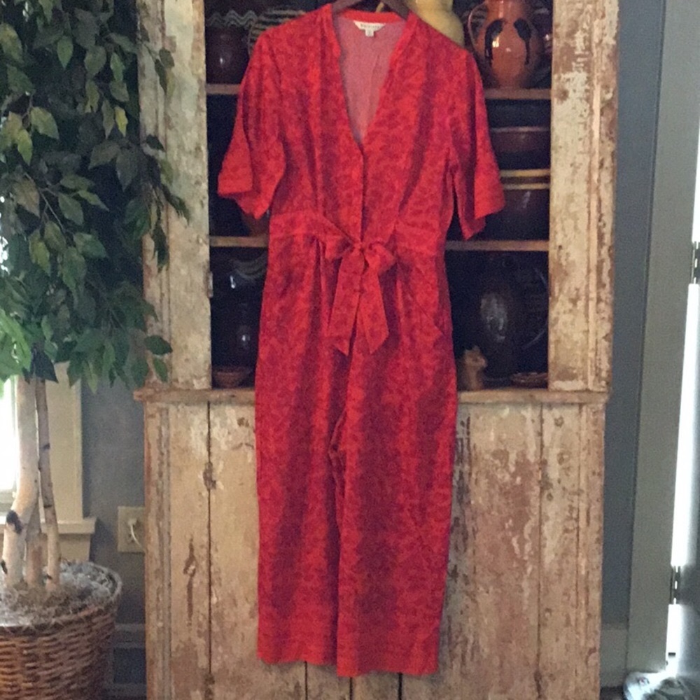 NWOT WHISTLES Jumpsuit
Sadly purchased the incorrect size and did not fit.